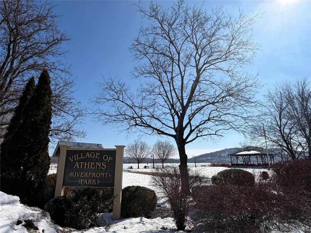 8874 Us Route 9w Athens NY 12015