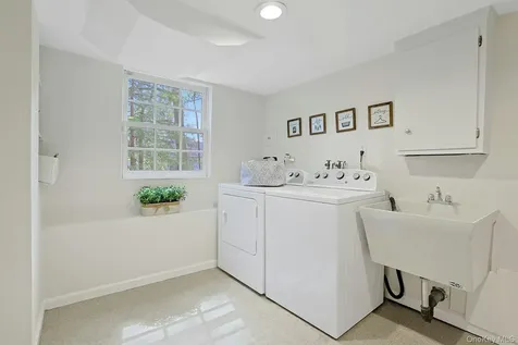 156 Rock Creek Lane Scarsdale NY 10583