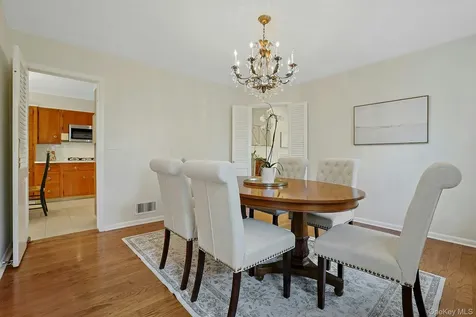 156 Rock Creek Lane Scarsdale NY 10583