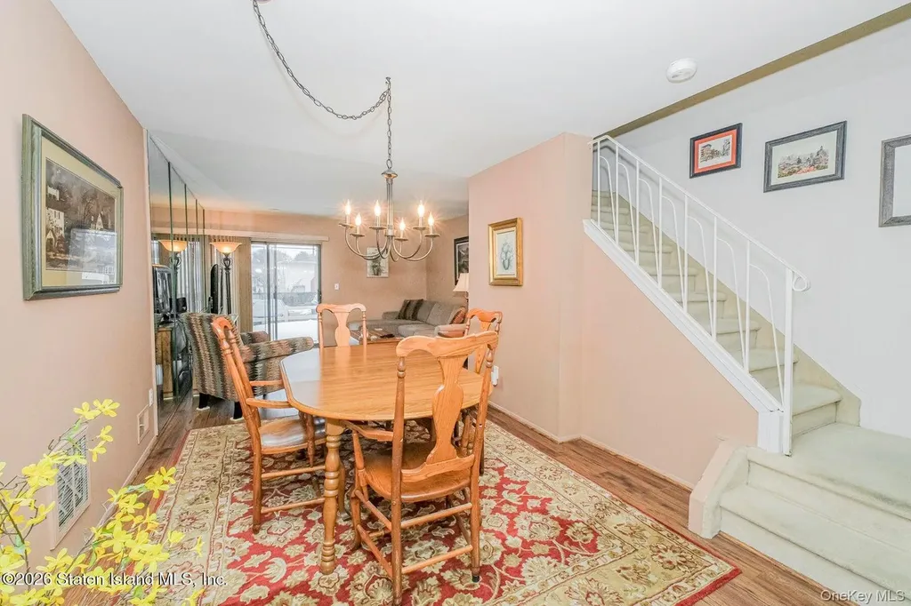 31 Stonegate Drive Staten Island NY 10304