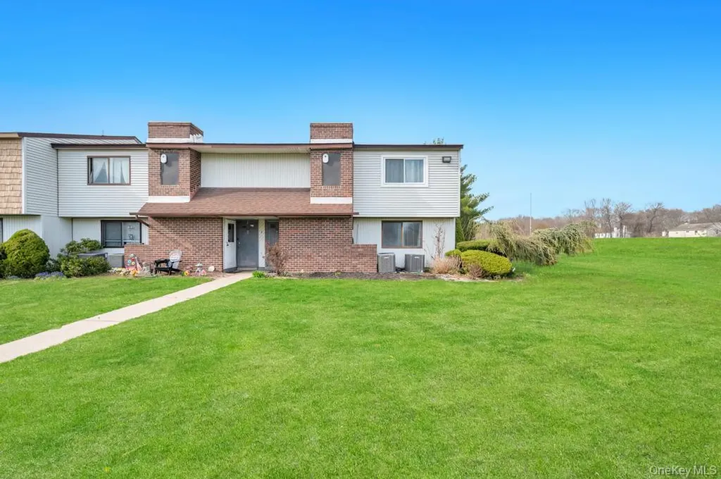 109 Pointe Circle S Coram NY 11727