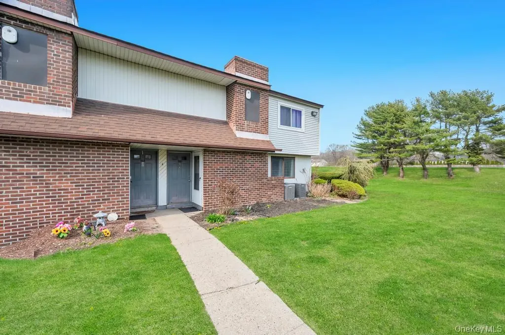109 Pointe Circle S Coram NY 11727