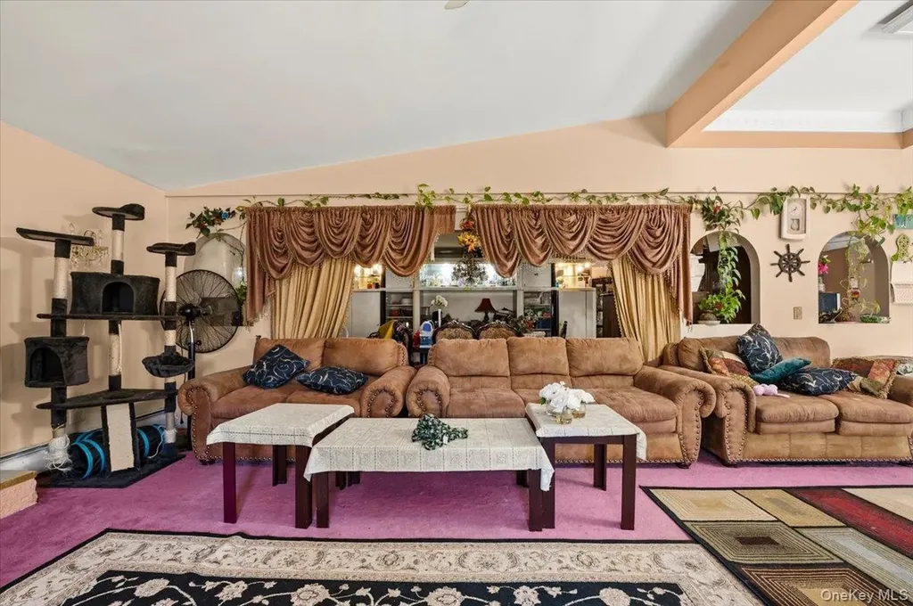 4 Winding Lane Islandia NY 11749