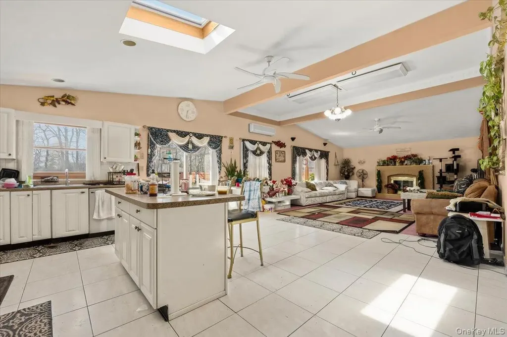 4 Winding Lane Islandia NY 11749