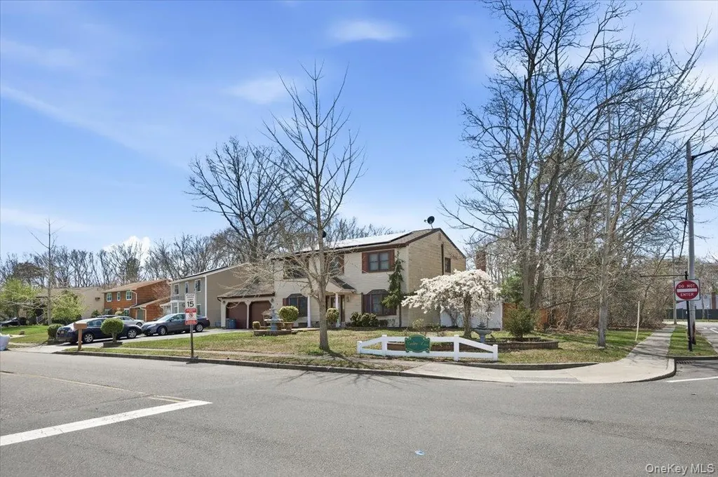 4 Winding Lane Islandia NY 11749