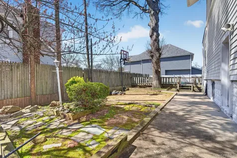 189 Katan Avenue Staten Island NY 10308