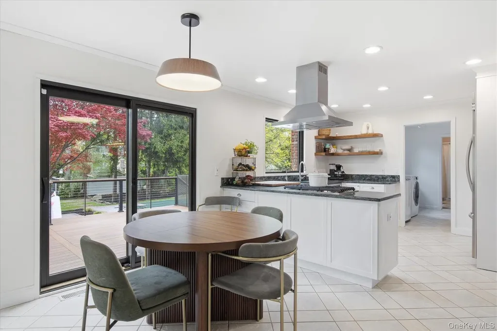 21 Audubon Gate Miller Place NY 11764