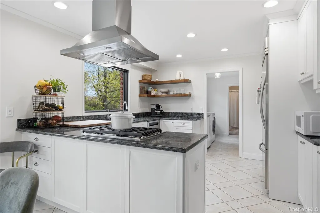 21 Audubon Gate Miller Place NY 11764