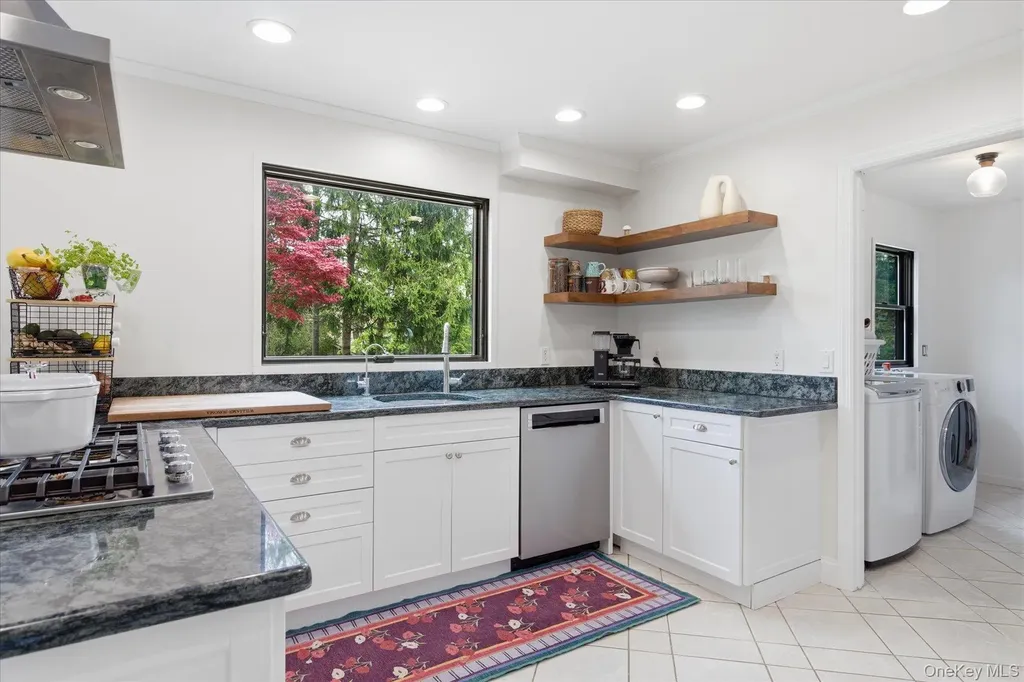 21 Audubon Gate Miller Place NY 11764