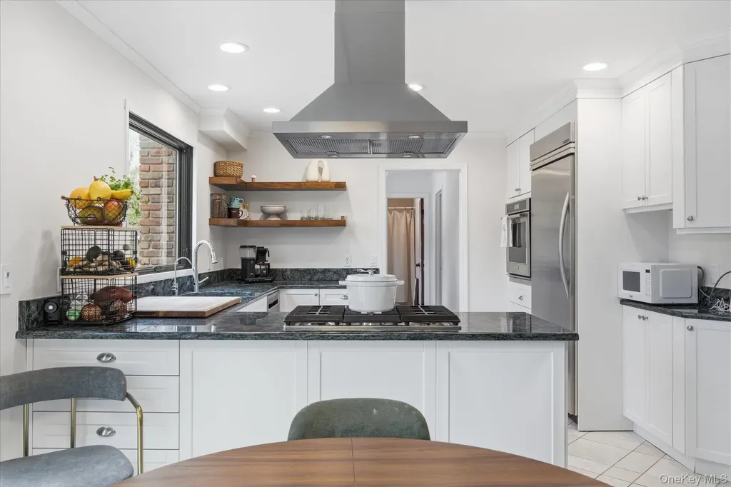 21 Audubon Gate Miller Place NY 11764