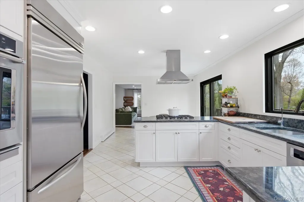 21 Audubon Gate Miller Place NY 11764