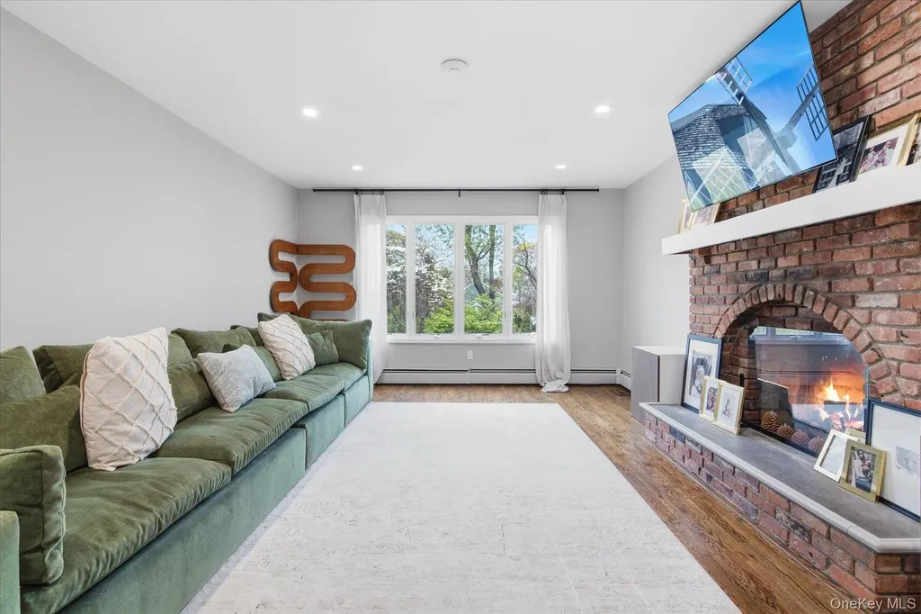 21 Audubon Gate Miller Place NY 11764