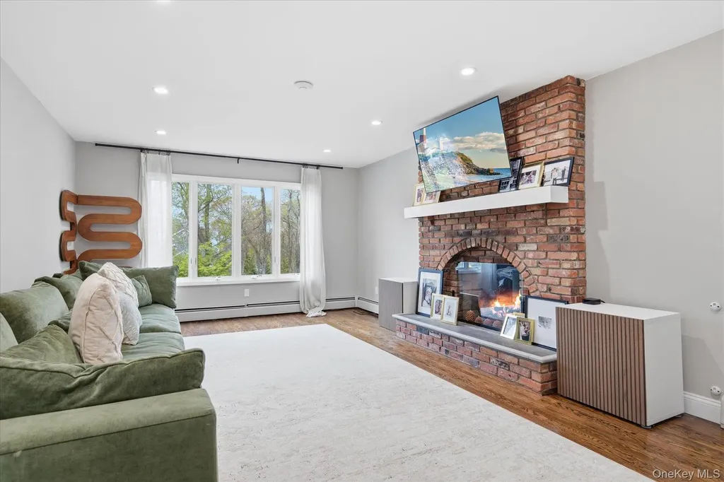 21 Audubon Gate Miller Place NY 11764