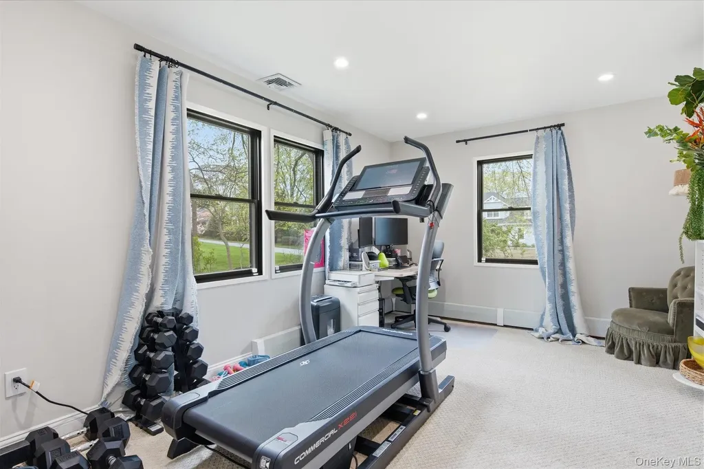21 Audubon Gate Miller Place NY 11764