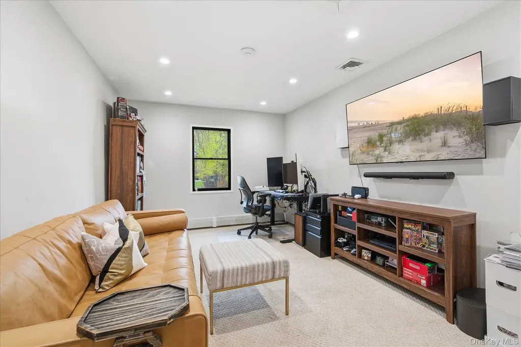 21 Audubon Gate Miller Place NY 11764