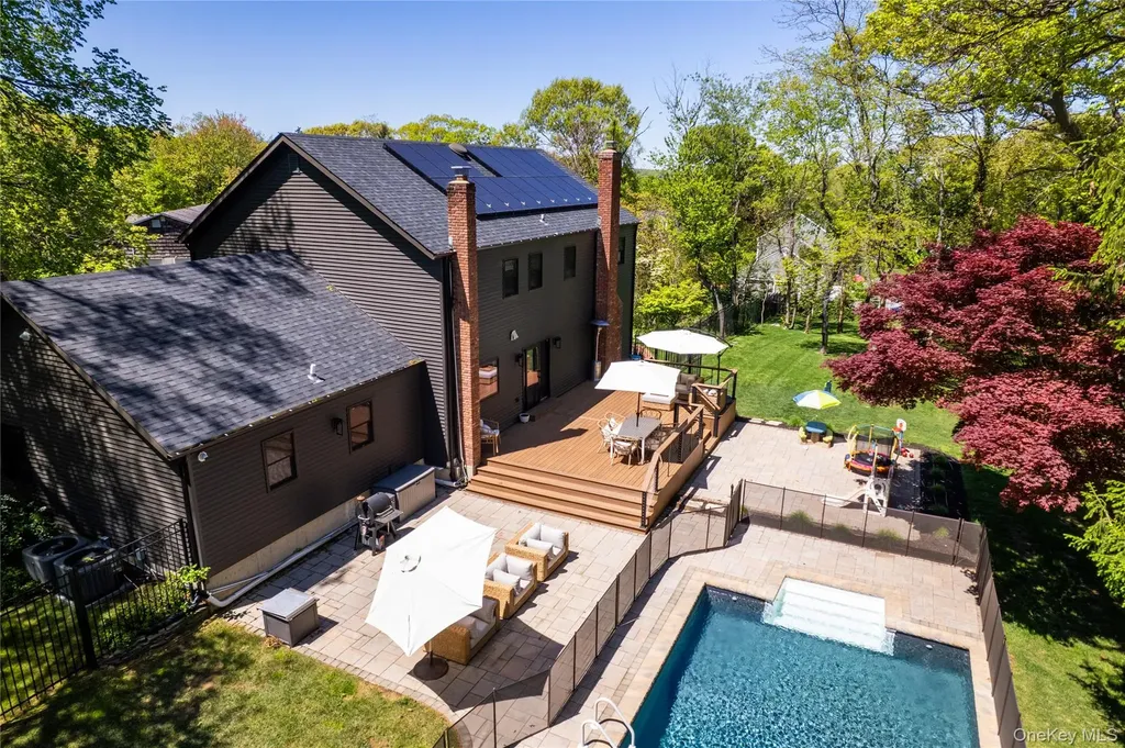 21 Audubon Gate Miller Place NY 11764