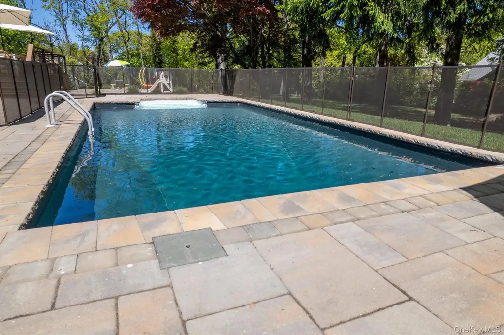 21 Audubon Gate Miller Place NY 11764