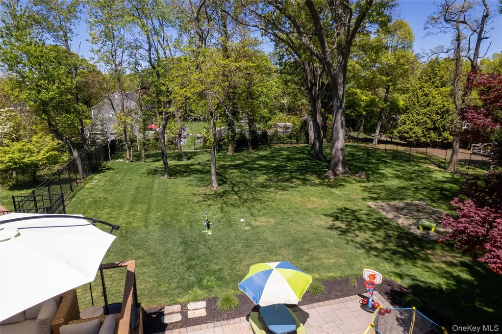 21 Audubon Gate Miller Place NY 11764