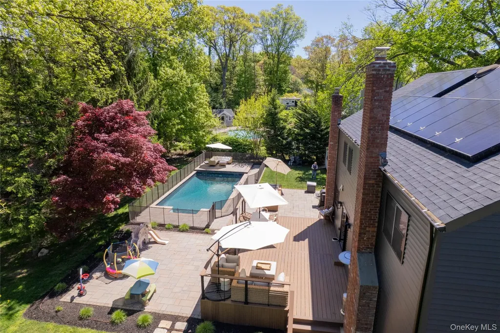 21 Audubon Gate Miller Place NY 11764