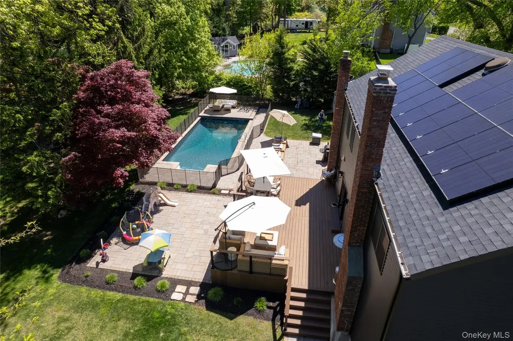 21 Audubon Gate Miller Place NY 11764
