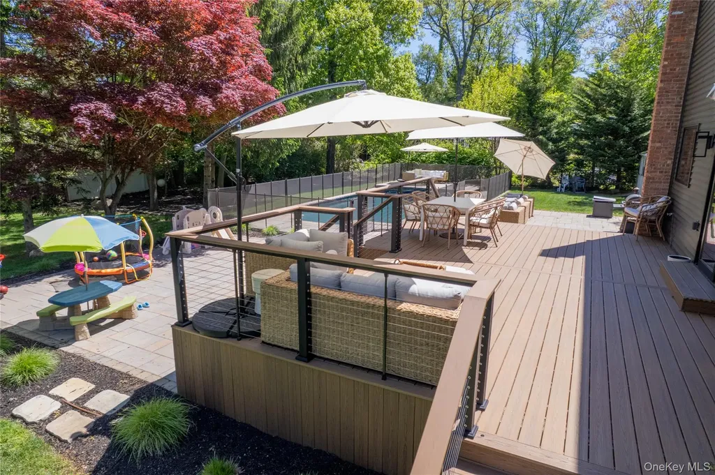 21 Audubon Gate Miller Place NY 11764