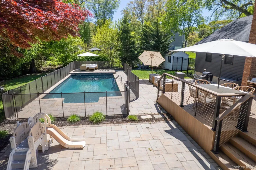 21 Audubon Gate Miller Place NY 11764