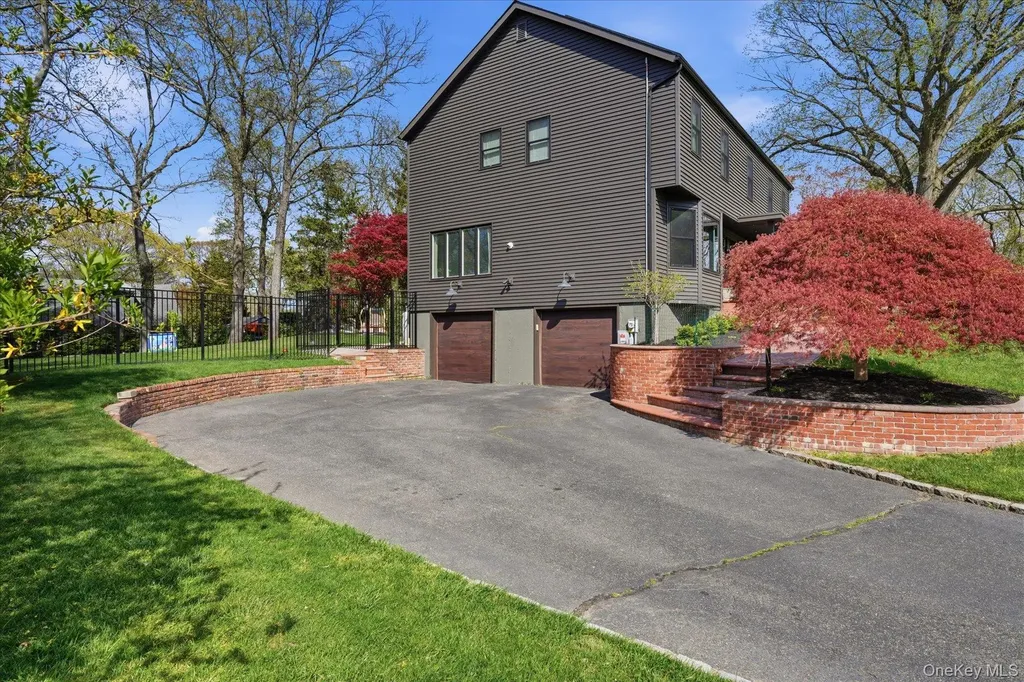 21 Audubon Gate Miller Place NY 11764
