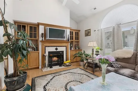 24 Leisure Way Mohegan Lake NY 10547