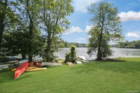 24 Leisure Way Mohegan Lake NY 10547