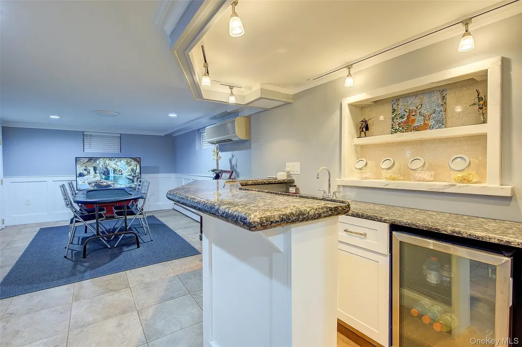 201-04 24th Road Bayside NY 11360