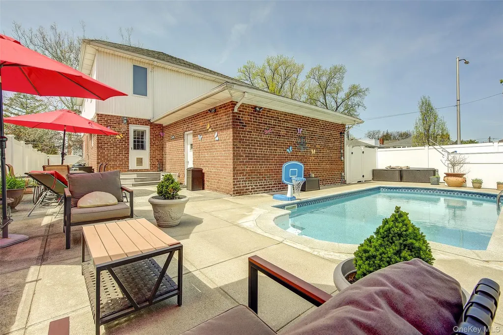201-04 24th Road Bayside NY 11360