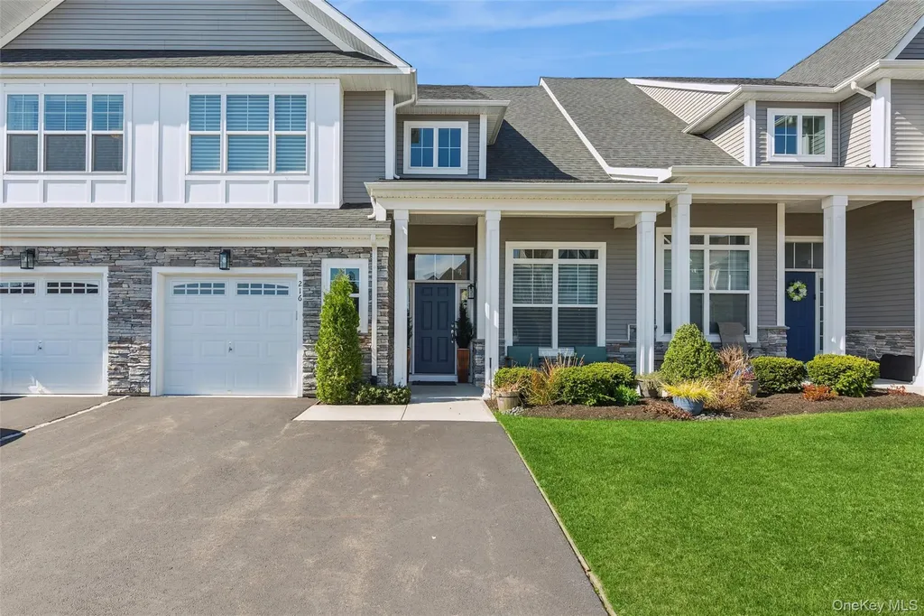 216 Belmont Circle Yaphank NY 11980