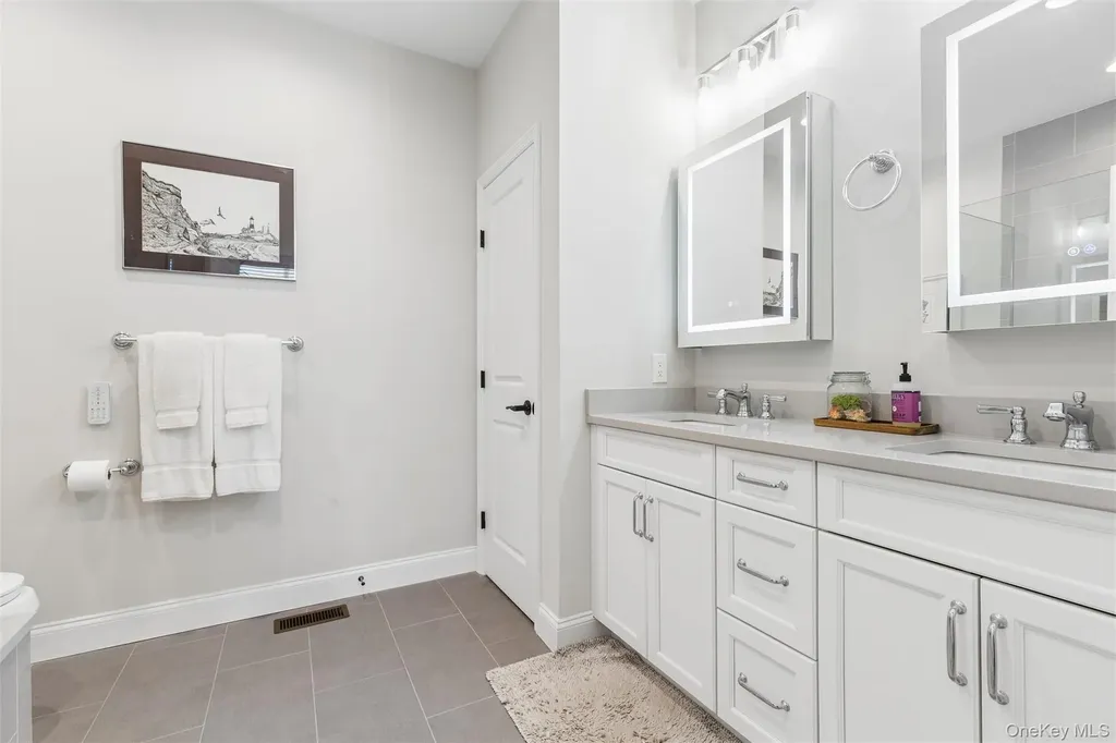 216 Belmont Circle Yaphank NY 11980