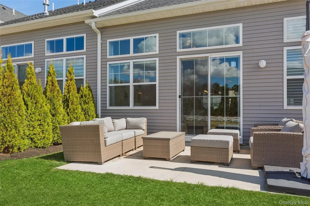 216 Belmont Circle Yaphank NY 11980