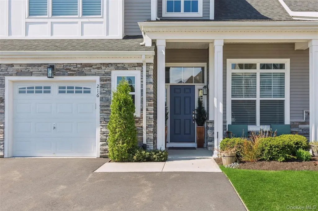 216 Belmont Circle Yaphank NY 11980