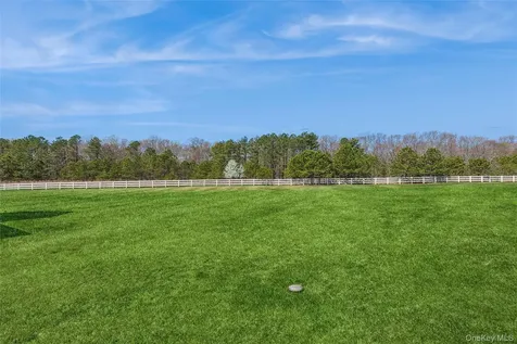 216 Belmont Circle Yaphank NY 11980
