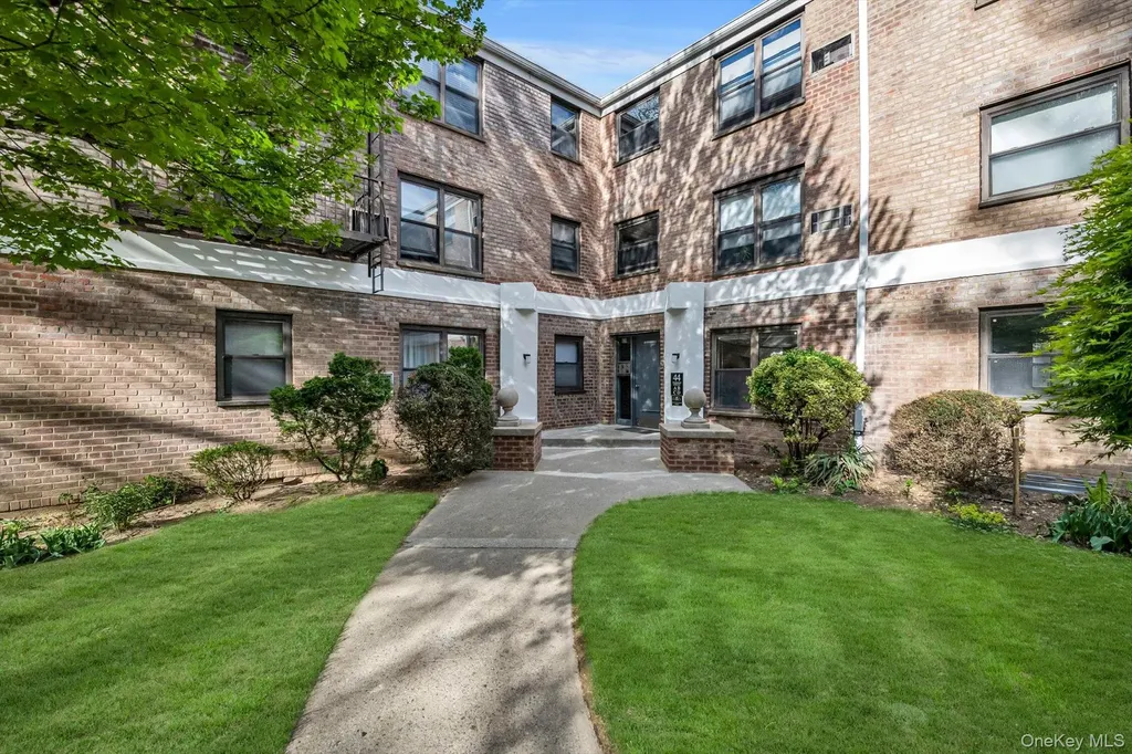 44 Terrace Circle Great Neck NY 11021