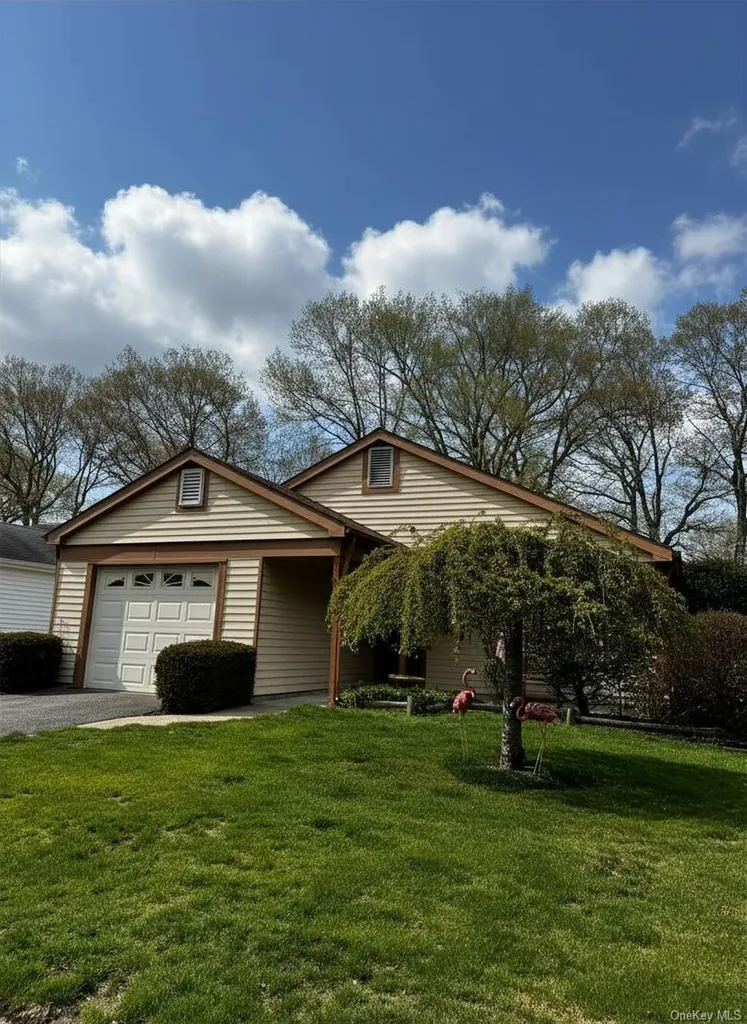 268 Edinburgh Drive Ridge NY 11961