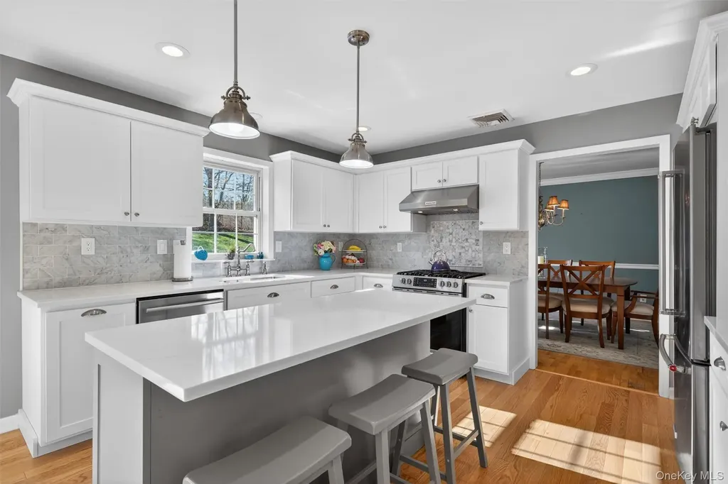 13 William Close Warwick NY 10990
