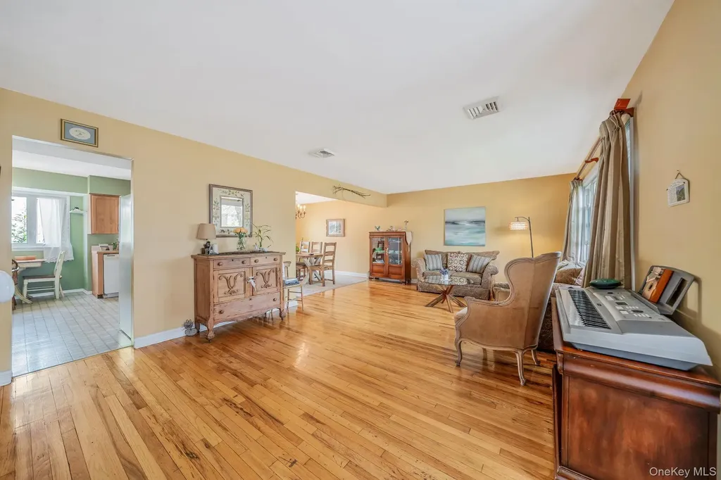 2897 Wynsum Avenue Merrick NY 11566