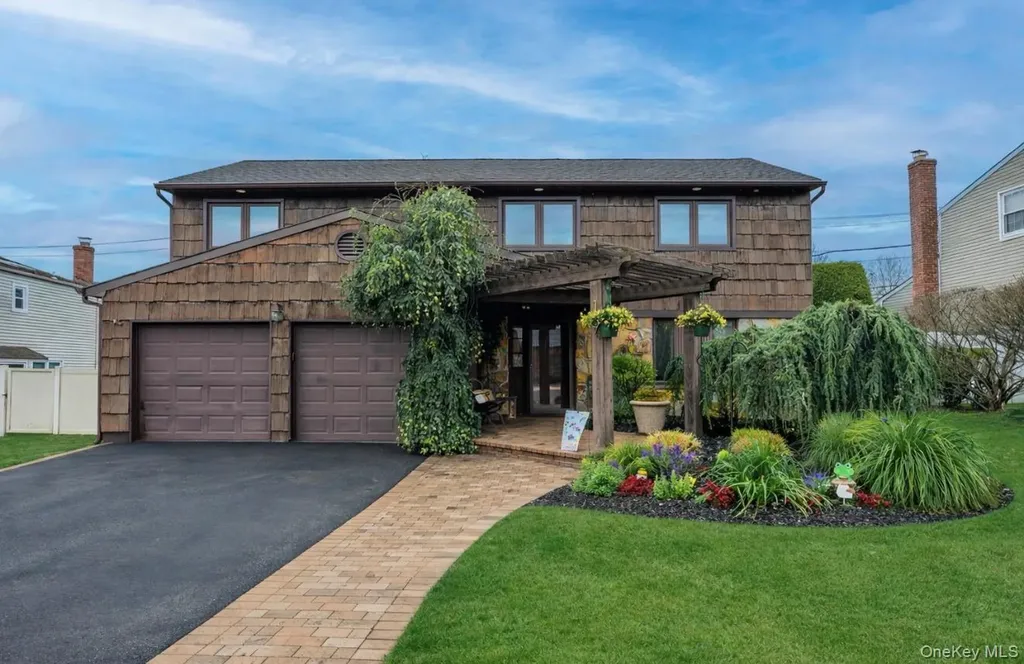19 Jacob Road Plainview NY 11803