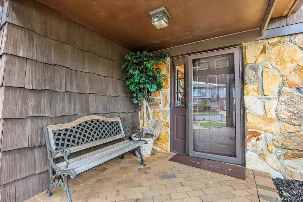19 Jacob Road Plainview NY 11803