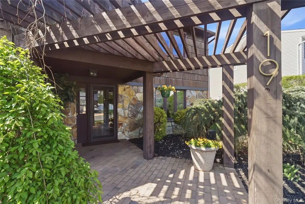19 Jacob Road Plainview NY 11803