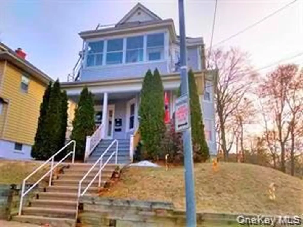 37 Roosevelt Avenue Poughkeepsie NY 12601