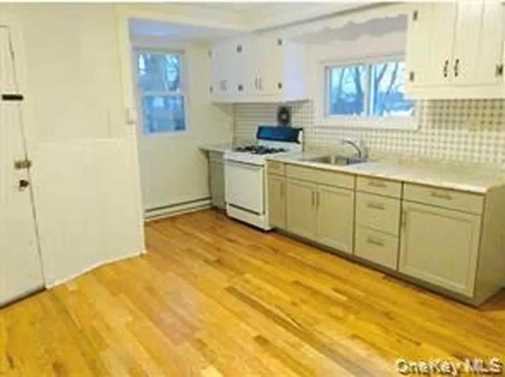 37 Roosevelt Avenue Poughkeepsie NY 12601