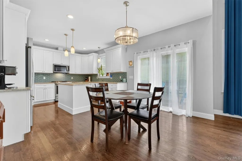 153 Stratford Drive Poughkeepsie NY 12603