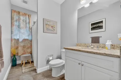 153 Stratford Drive Poughkeepsie NY 12603