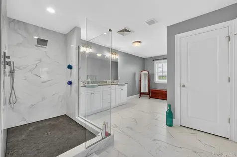 153 Stratford Drive Poughkeepsie NY 12603