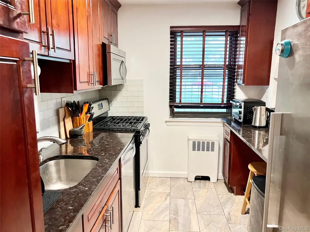 1 E Mill Drive Great Neck NY 11021