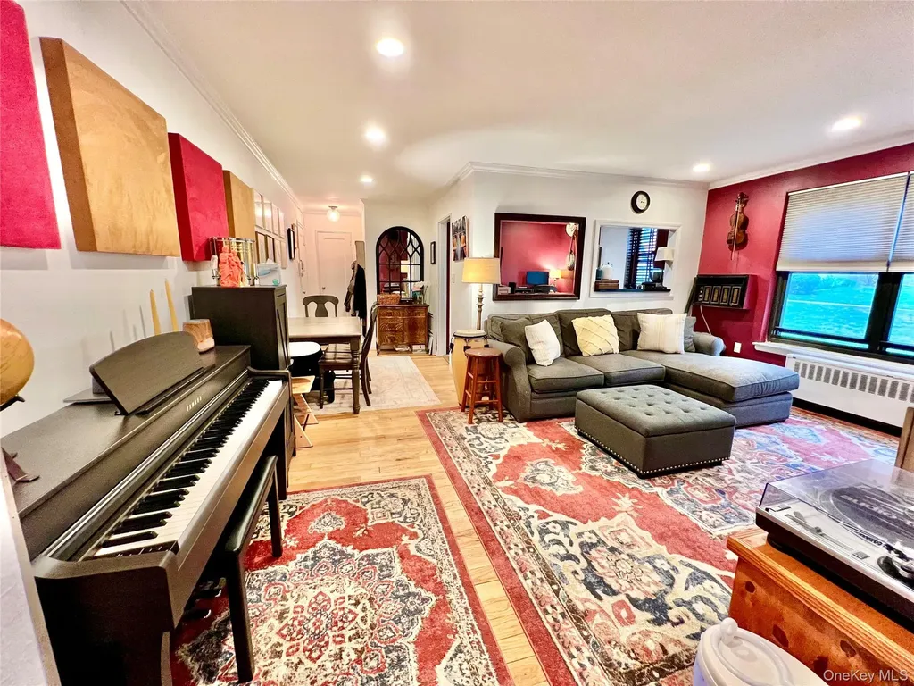 1 E Mill Drive Great Neck NY 11021